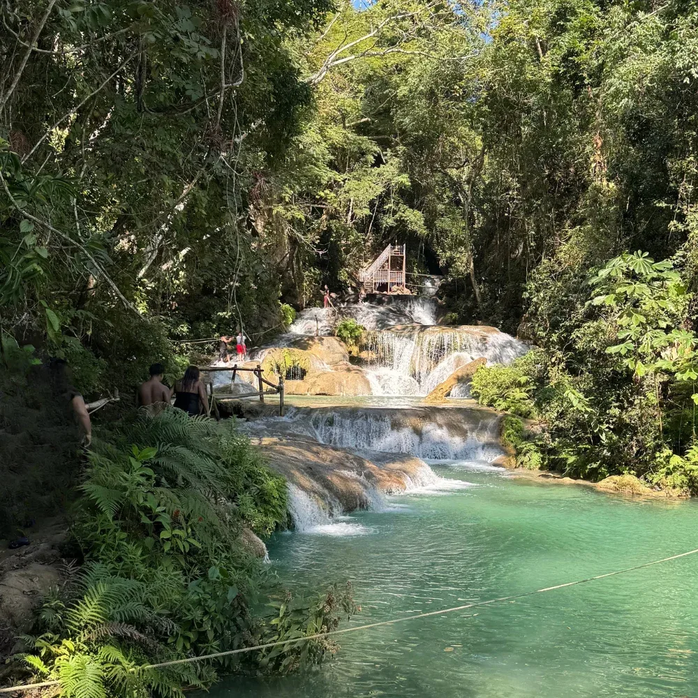 Tour a las Cascadas mágicas con comida incluida — fotografía 1 — foto 1 de 6