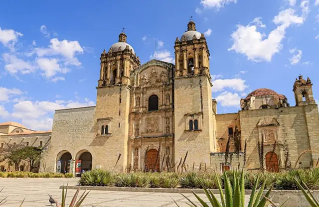 Tour to Oaxaca, Monte Albán, Markets and Culture departing from Huatulco Bays