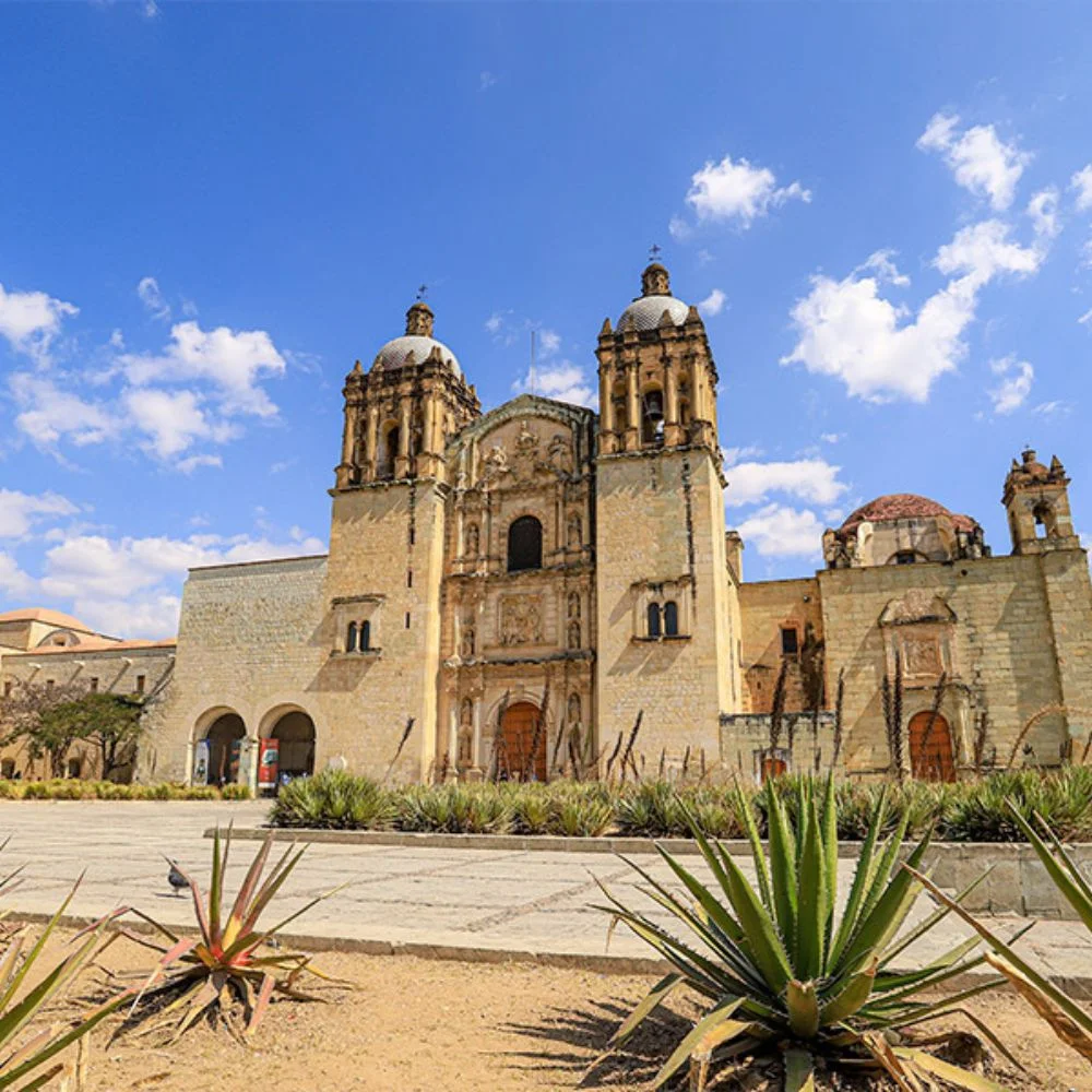 Tour to Oaxaca, Monte Albán, Markets and Culture departing from Huatulco Bays